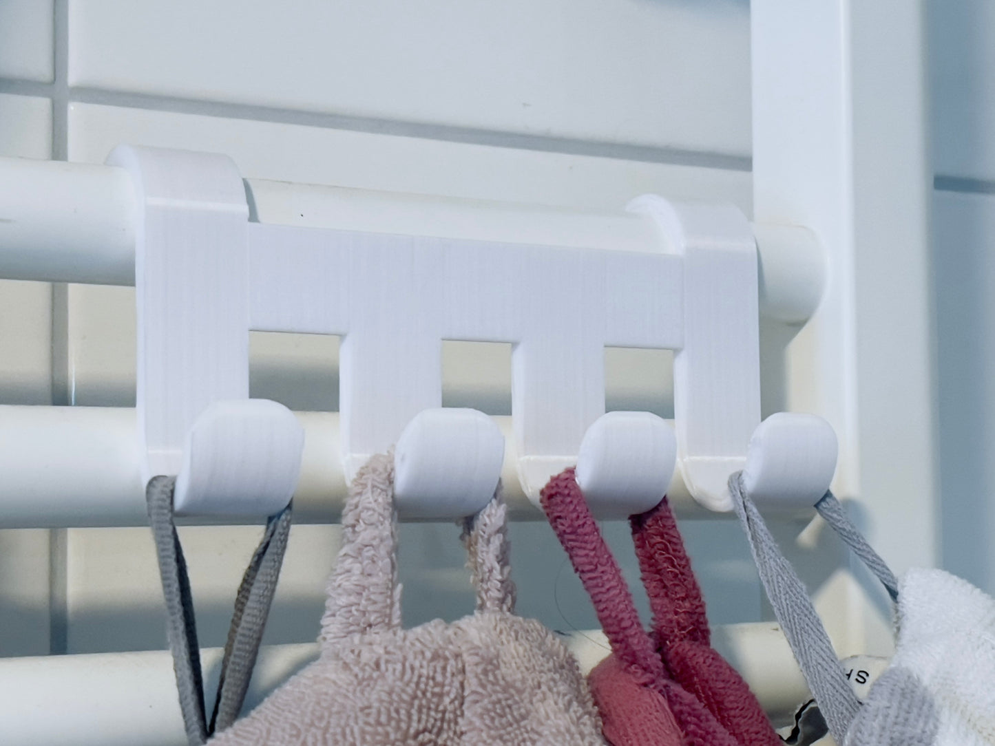 Four Towel hanger for bathroom radiator